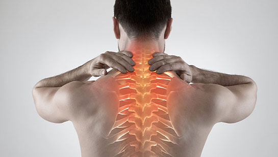 Man with upper back pain before chiropractic treatment from Ohio chiropractor